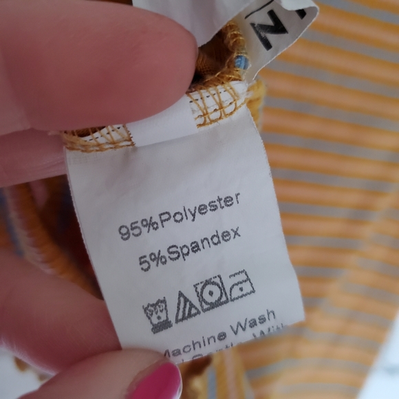 SHEIN Yellow Striped Daisy Embroidered Cropped Tshirt Size Medium - Picture 11 of 11